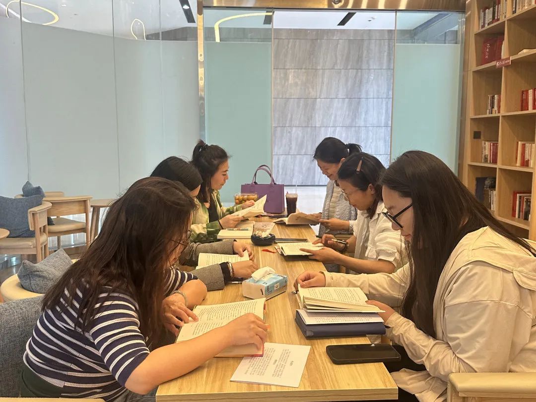 【旅投先鋒】云投旅游團委開(kāi)展“書(shū)香旅投 閱見(jiàn)未來(lái)”主題團日活動(dòng).jpg